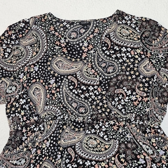 Torrid  Georgette surplice Puff sleeve Paisley Blouse - Picture 6 of 9